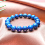 Günlük kullanımda lapis lazuli 12mm faset bileklik.