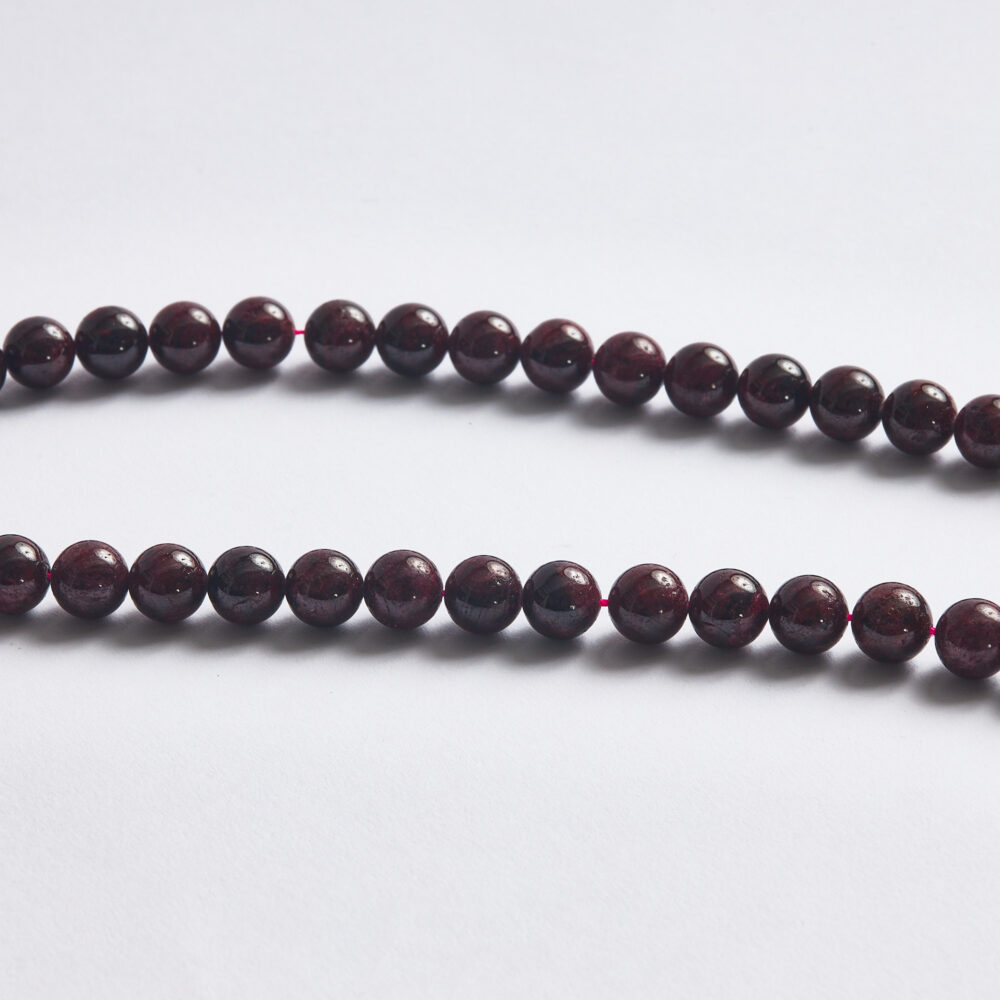 Hediye kutusunda Garnet AA kalite 10mm dizi.