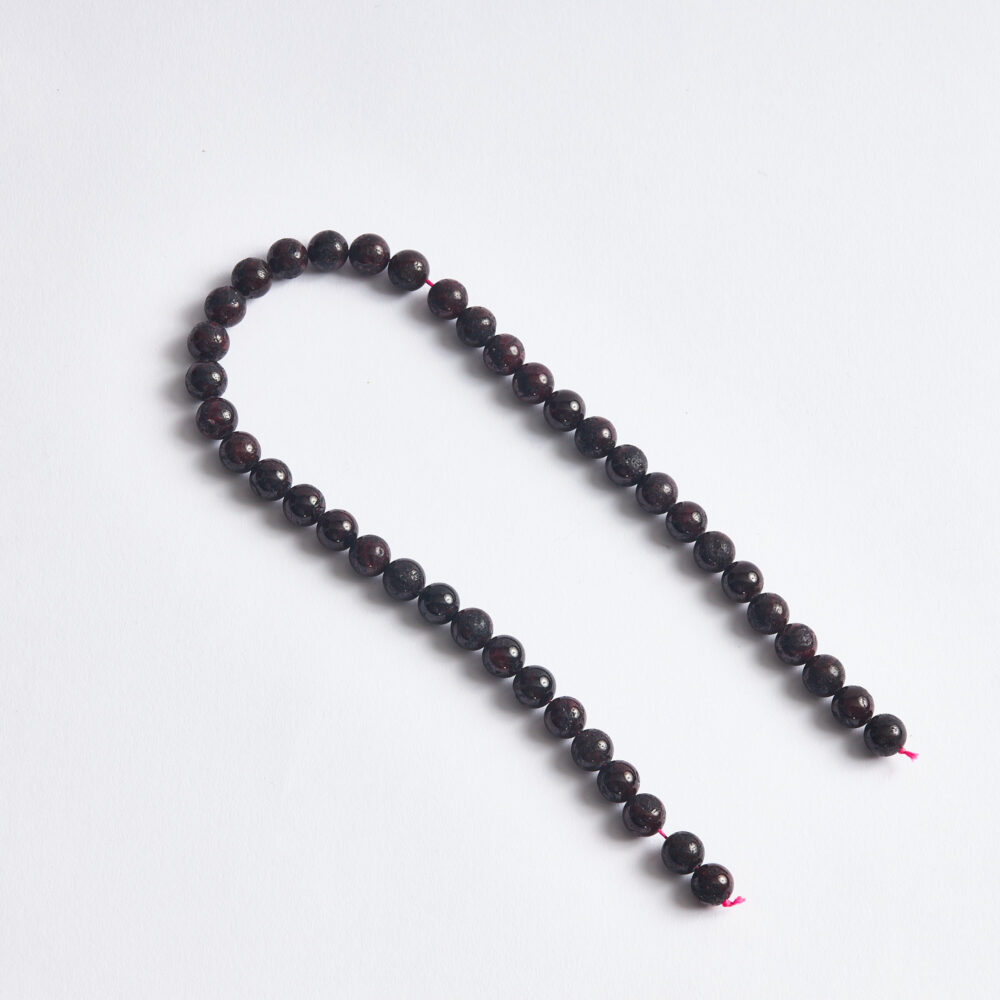 Garnet doğal taş küre kesim 10mm dizi ön görünüm.