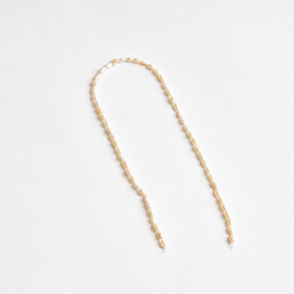 İnci doğal taş arpa kesim 6x3mm dizi ön görünüm.
