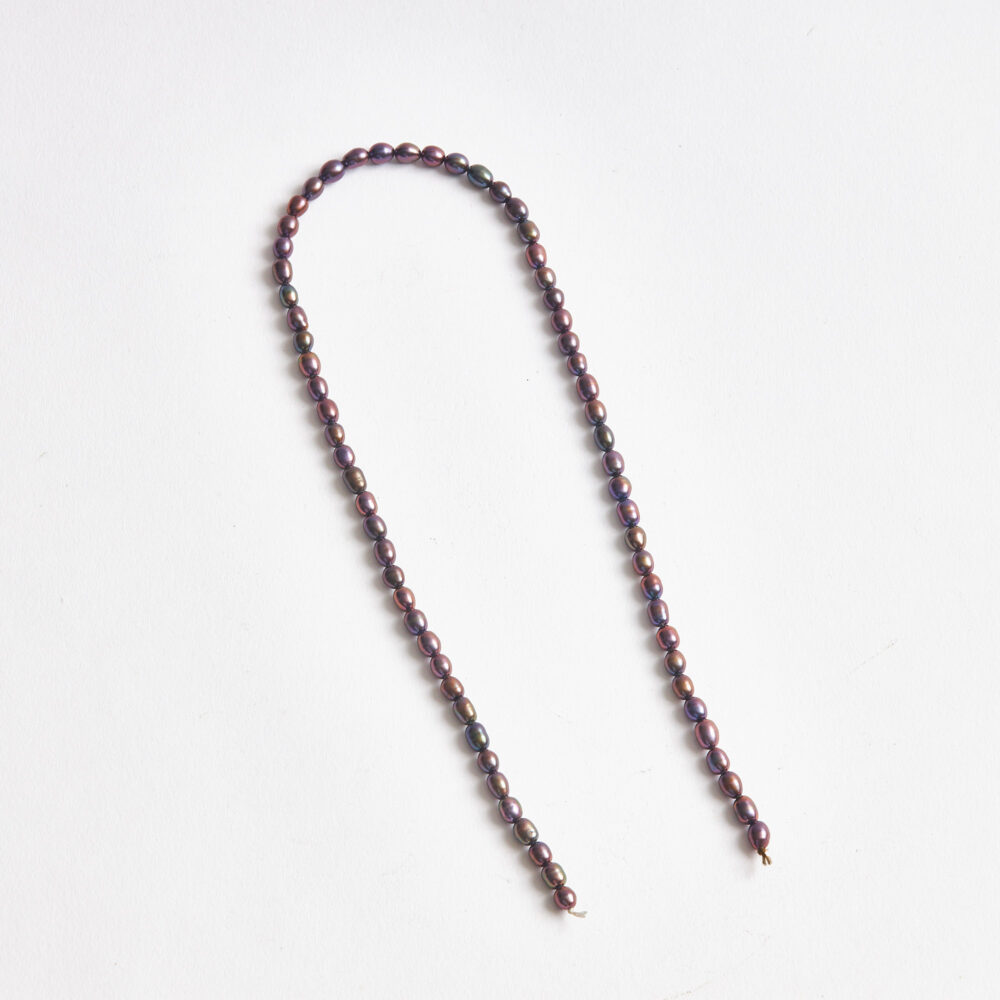 İnci doğal taş lacivert arpa kesim 6x4mm dizi ön görünüm.
