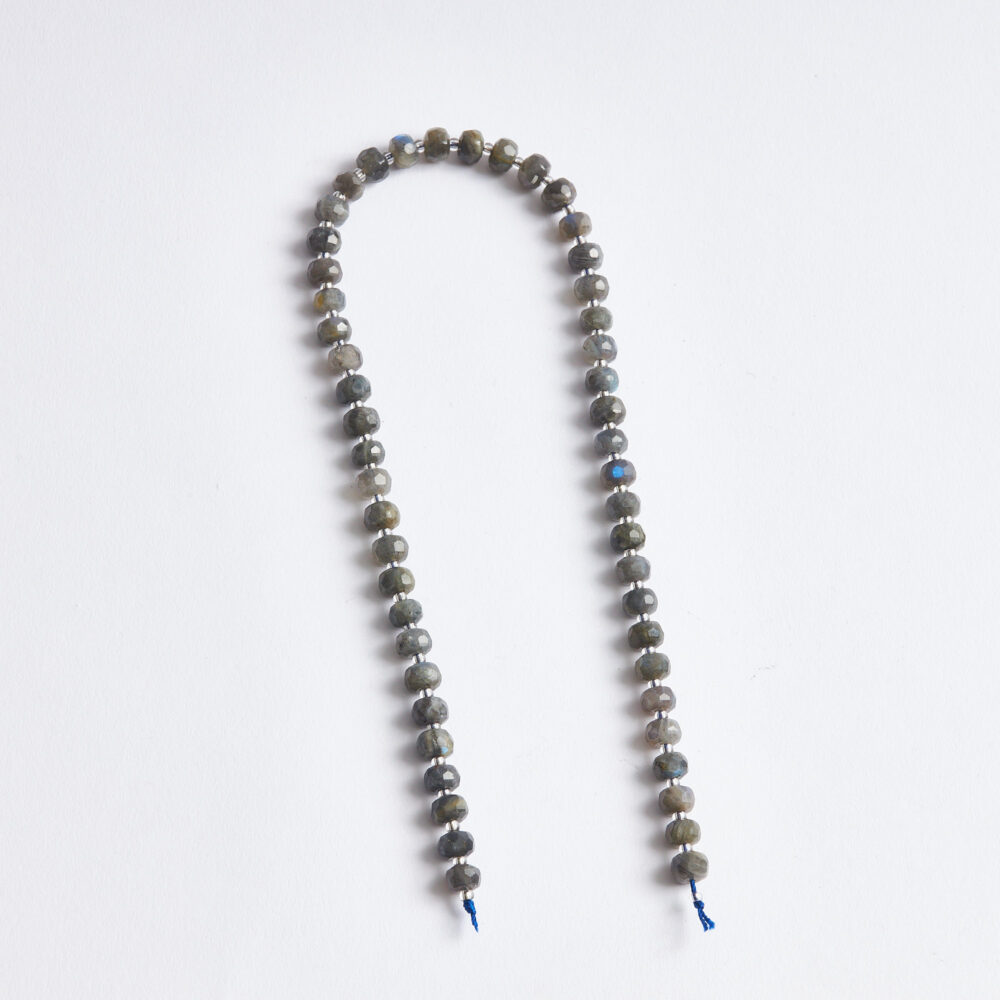 Labradorit doğal taş küre kesim 8x6mm dizi ön görünüm.