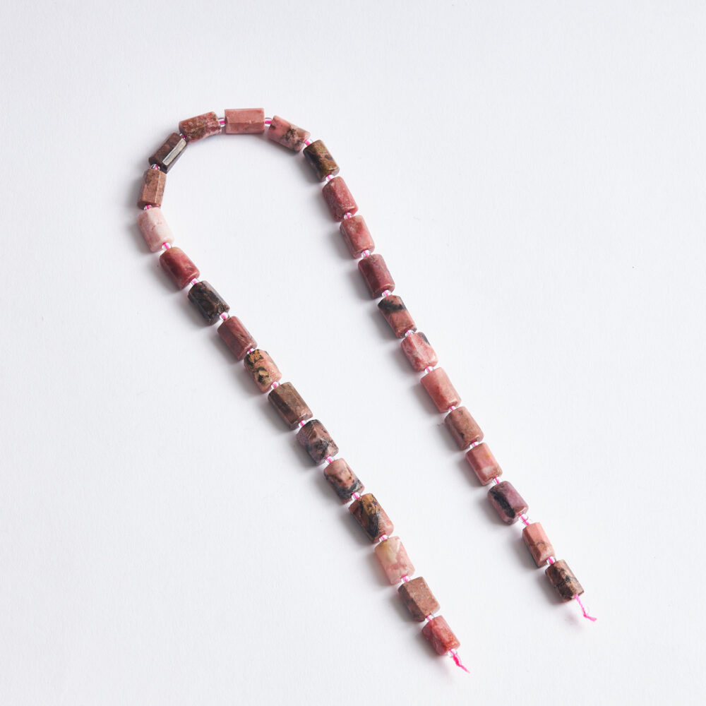 Rodonit doğal taş silindir kesim 7x12 mm dizi ön görünüm.