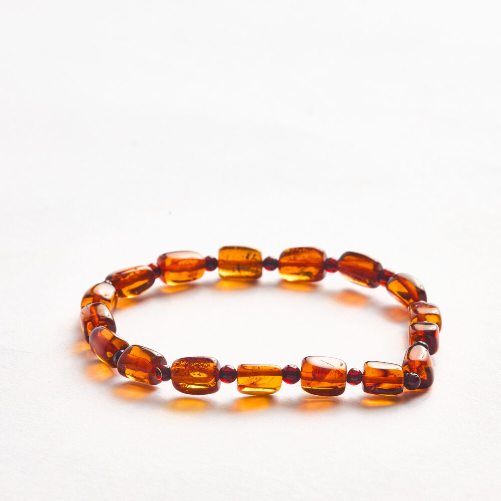 Çok açılı amber barrel spacer bileklik.