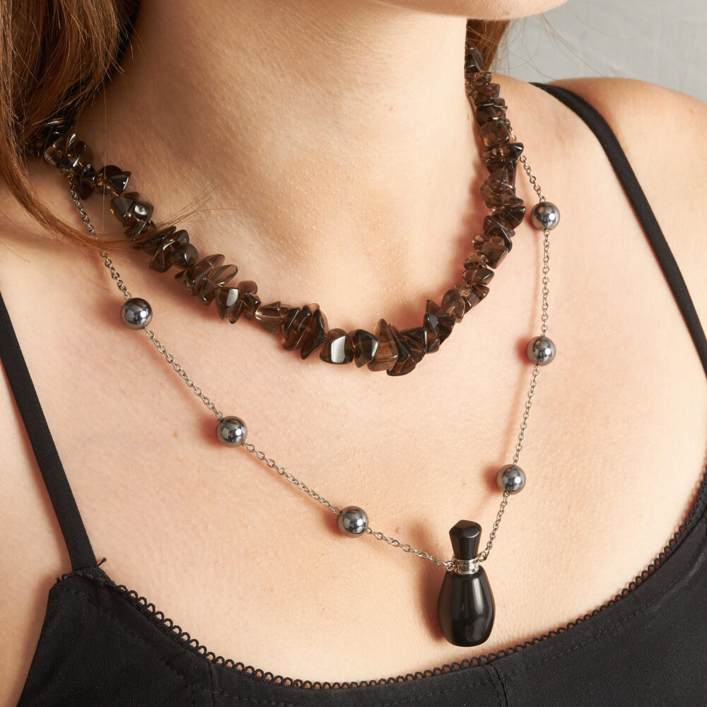 Obsidian perfume bottle pendant, smoky quartz ve hematit detay.