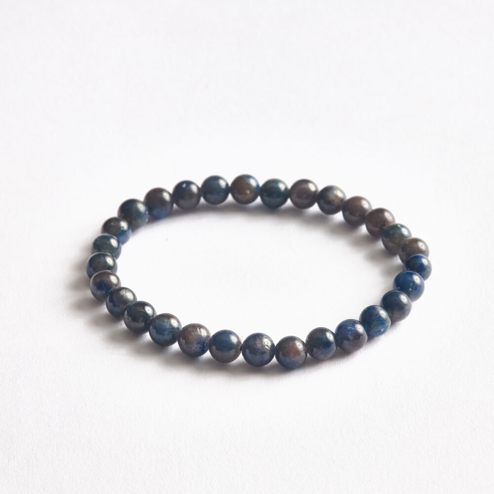 Minimal safir bileklik, günlük stil (lifestyle).