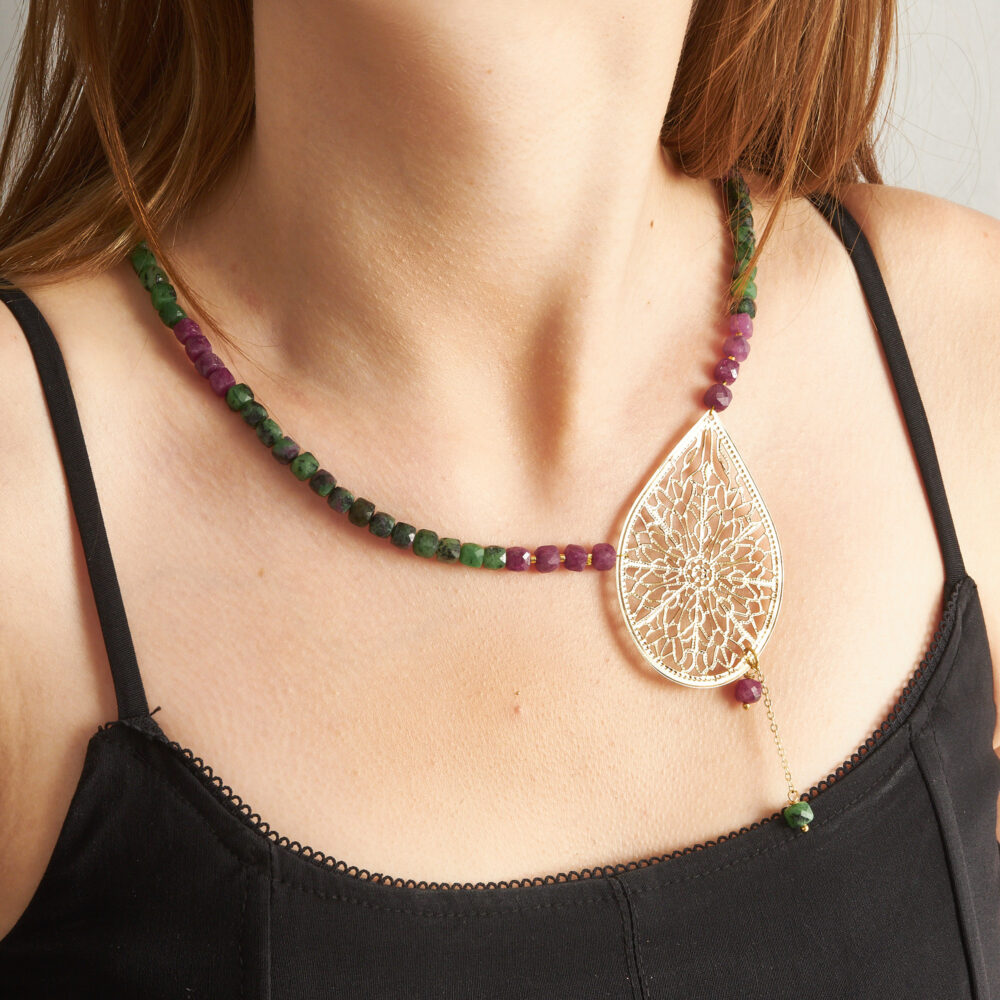 Ruby zoisite teardrop filigran detaylı modern kolye.