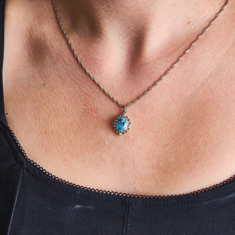 Blue topaz pendant 925 sterling silver with blue stone detail